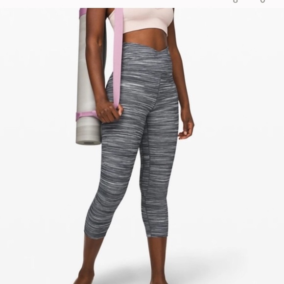 ALIGN LULULEMON 21’ CROSS WAIST SIZE 2 - Picture 1 of 7